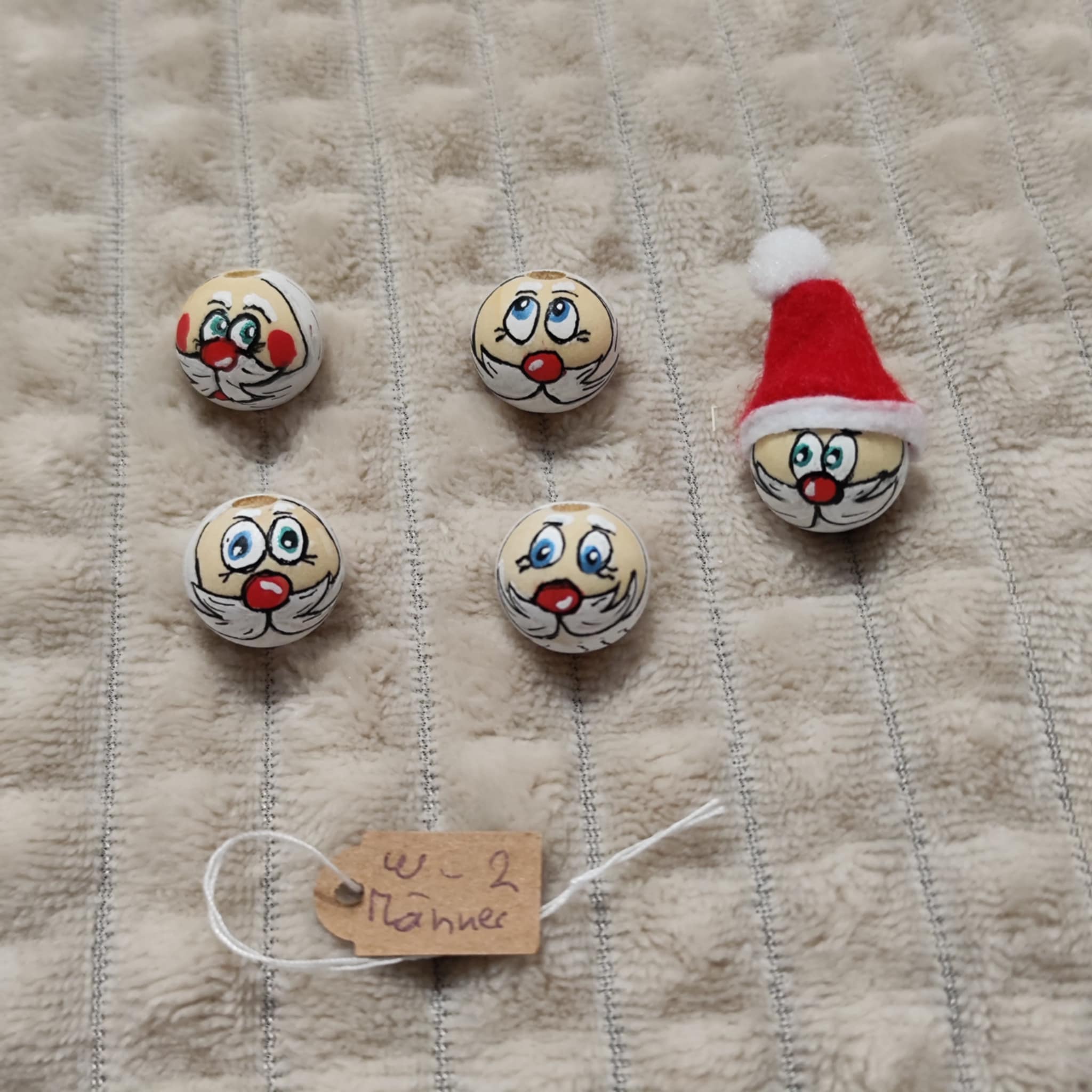 Weihnachtsmann-Köpfchen 5er-Set – handbemalte Holzköpfe mit blauen Augen, 2 cm, Mütze optional