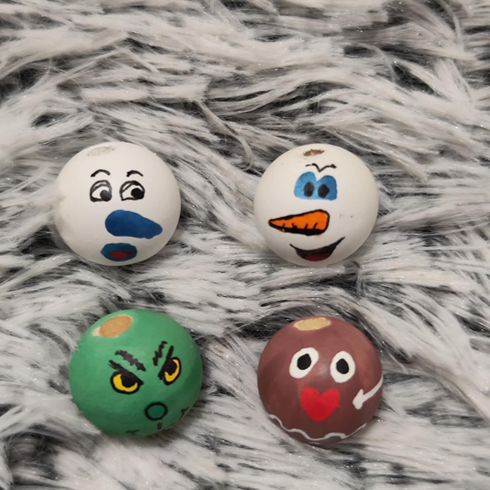 Winter-Mix 4er-Set Nr. 4 – Holzköpfchen: Schneemann, Frosti, Lebkuchen & Grinch, 2 cm