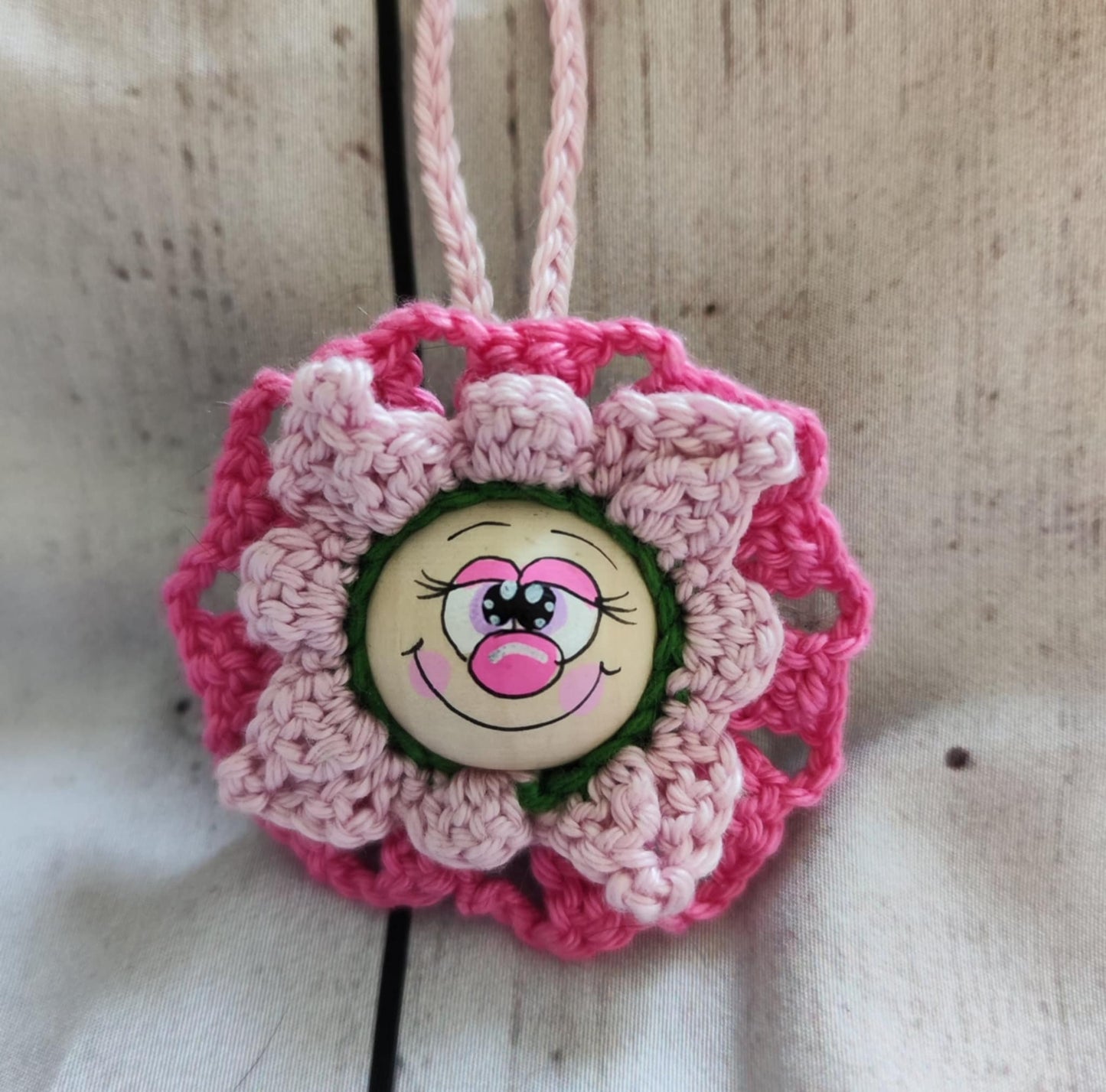 🌸 Blooms for you – The pink magic flower as a worry worm