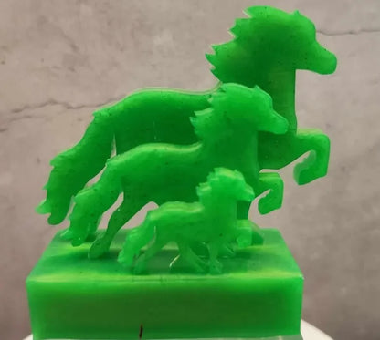 Apfeltölter – Grüne Islandpferde-Deko aus Epoxidharz