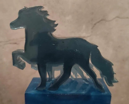 Mini Tölter family in blue – 3 Icelandic horses in compact format