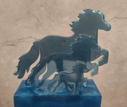 Mini Tölter family in blue – 3 Icelandic horses in compact format