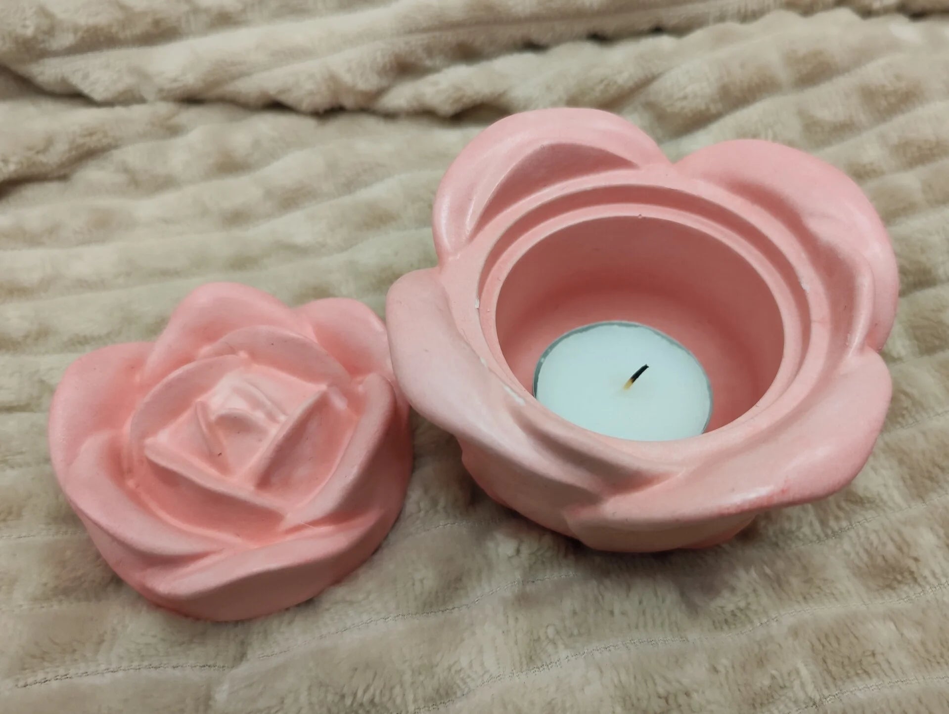 🌹 Two-piece rose bowl with lid — orange-transparent epoxy resin