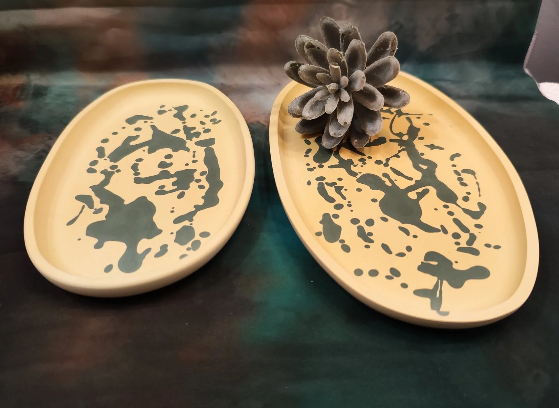 Set of 2 yellow-green decorative bowls made of Raysin – versatile &amp; handmade