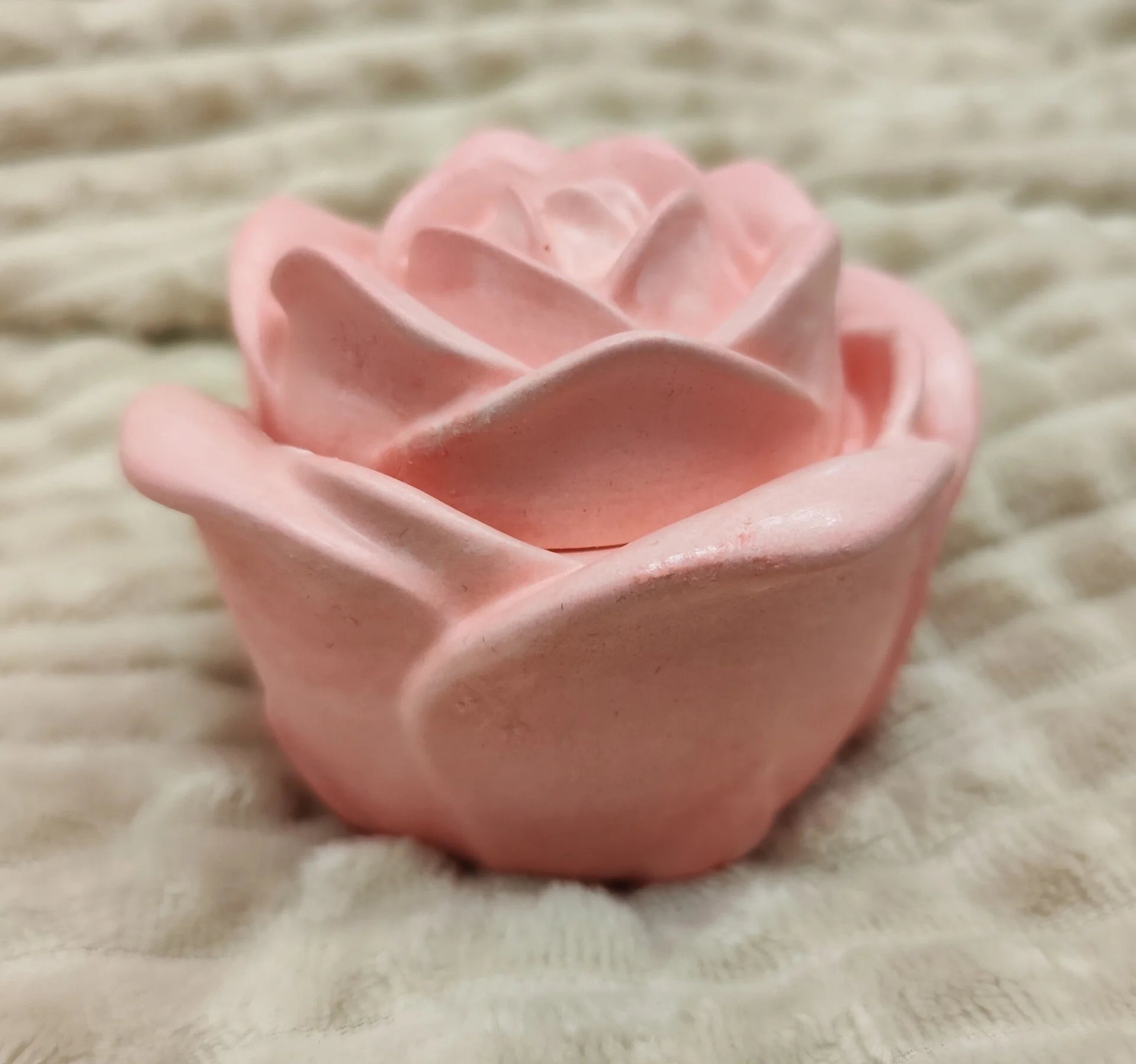 🌹 Two-piece rose bowl with lid — orange-transparent epoxy resin