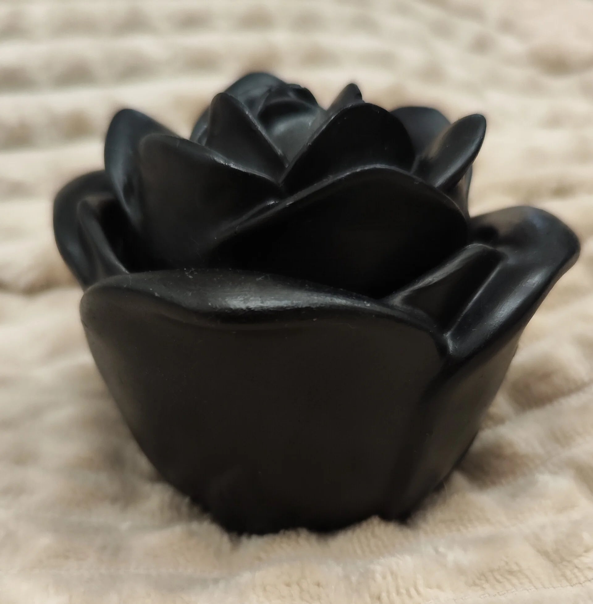 🌹 Two-piece rose bowl with lid — orange-transparent epoxy resin