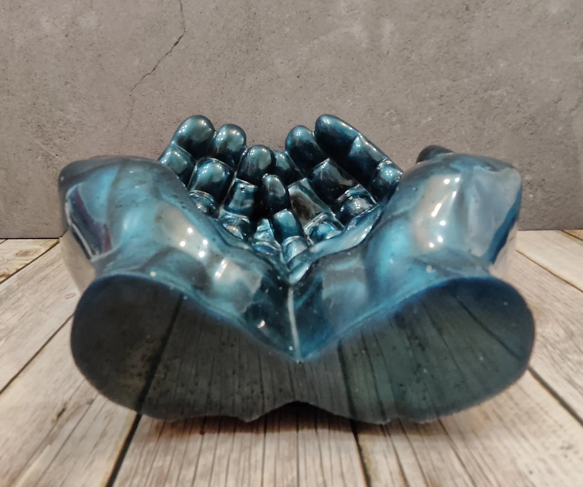 🖐️ Decorative hand-shaped bowl – black-blue shimmering &amp; handmade