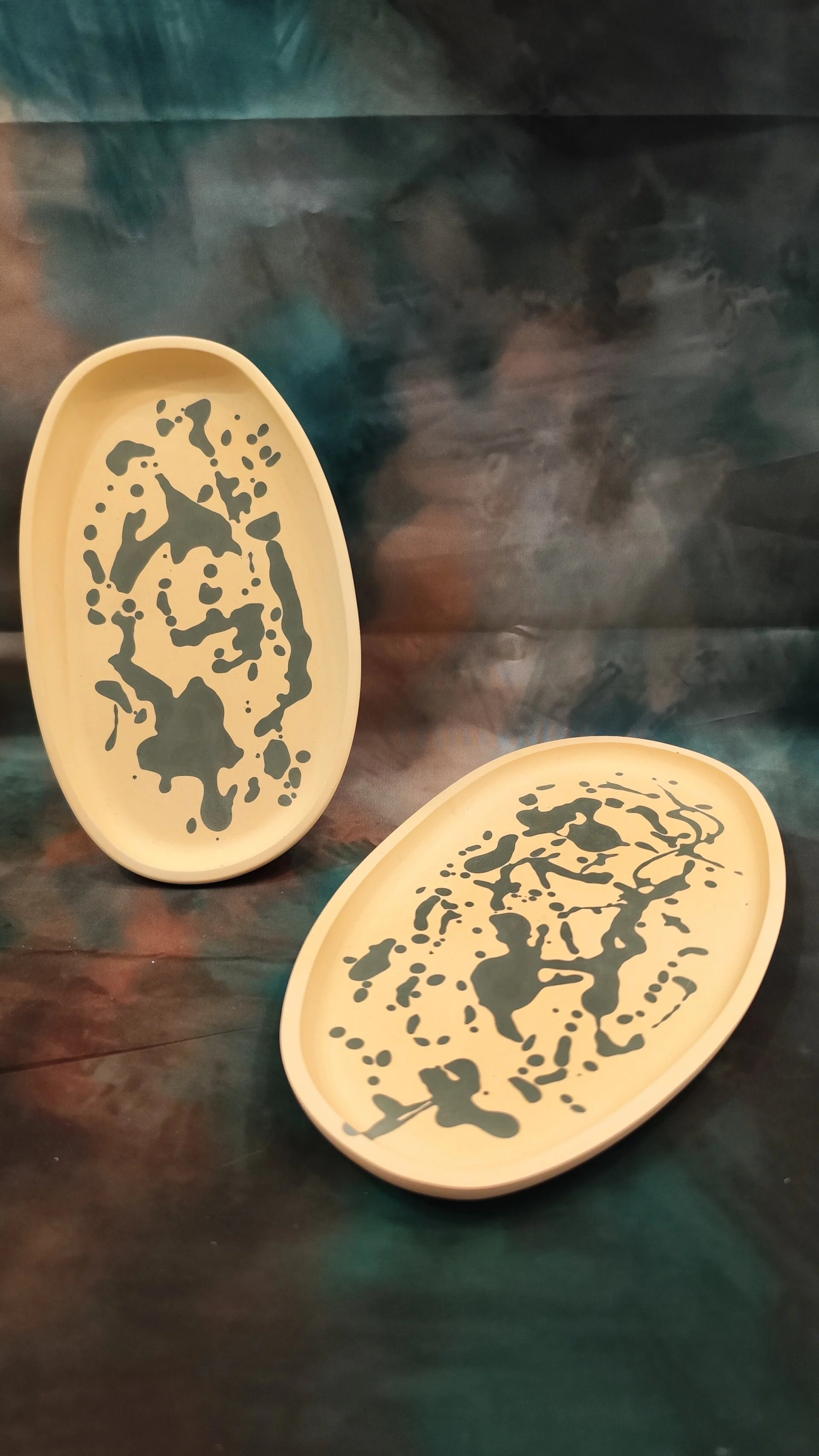 Set of 2 yellow-green decorative bowls made of Raysin – versatile &amp; handmade