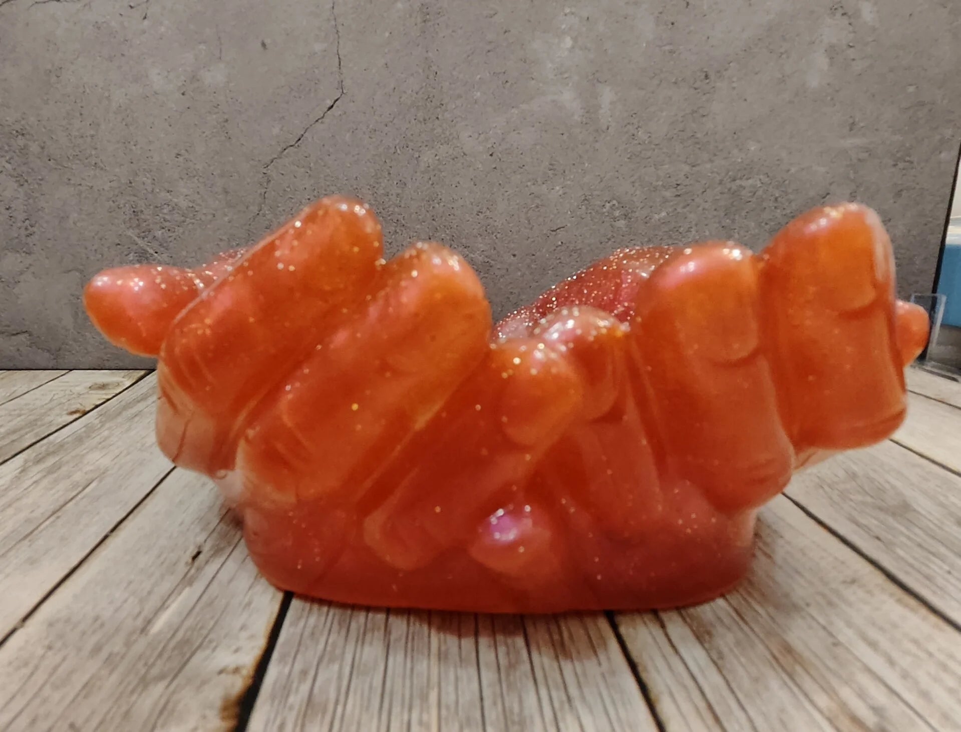 🖐️ Decorative hand bowl made of epoxy resin – red-pink glitter unique piece