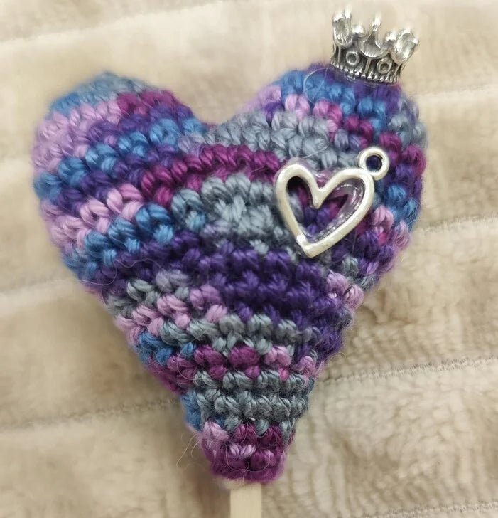 👑 Heart with crown – royal, handmade &amp; unique