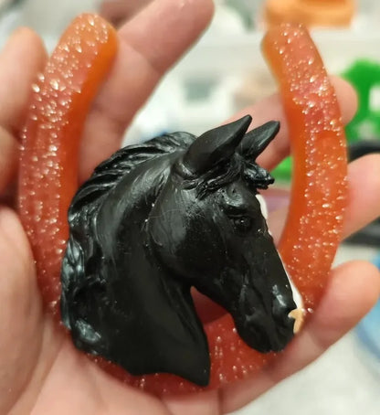 Dein Herzenspferd als handbemaltes Mini-Kunstwerk – individuell nach deinem Foto — Pferdekopf mit Magnetstreifen