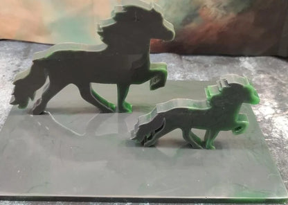 Set of 2 Felsentölter – Icelandic horse decoration made of epoxy resin
