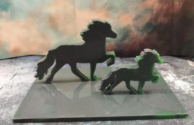 Set of 2 Felsentölter – Icelandic horse decoration made of epoxy resin