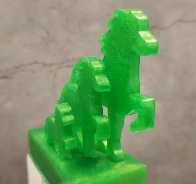 Icelandic horses in vibrant green – compact on a pedestal