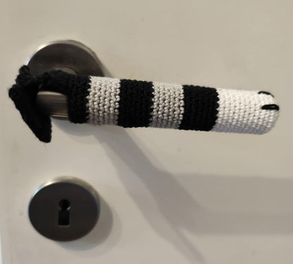 🐾 Crochet pattern “Cat Paw” – Door Handle Protector (PDF)