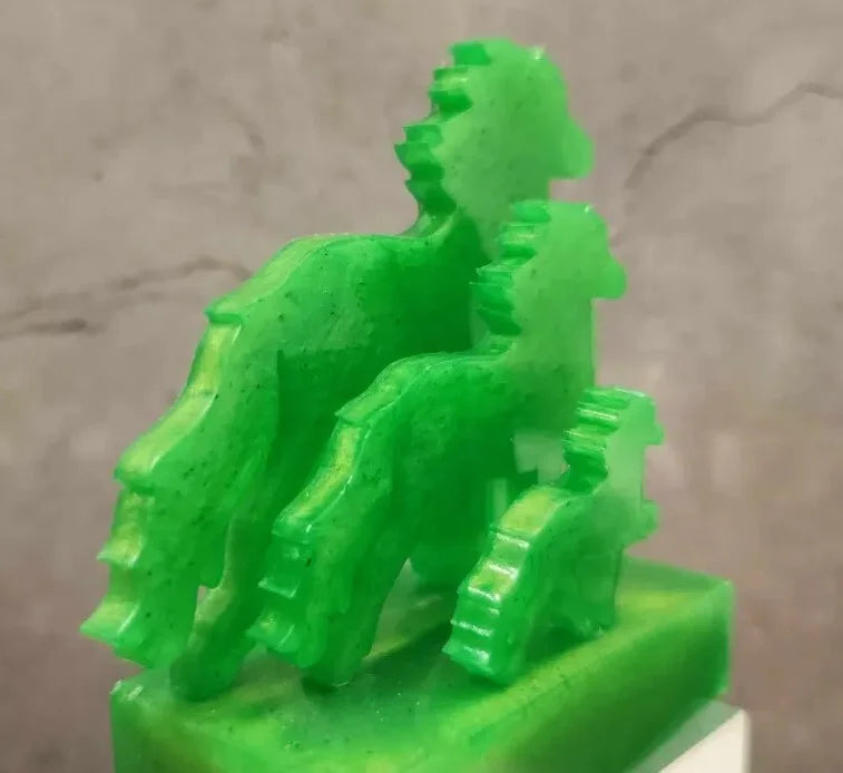 Icelandic horses in vibrant green – compact on a pedestal