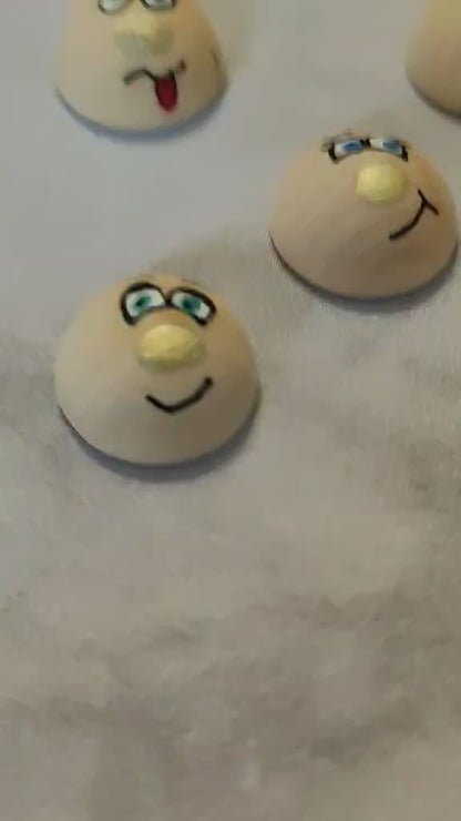 🌟 5er-Set halbe Holzköpfchen mit goldener Nase – reduziert, charmant & handbemalt