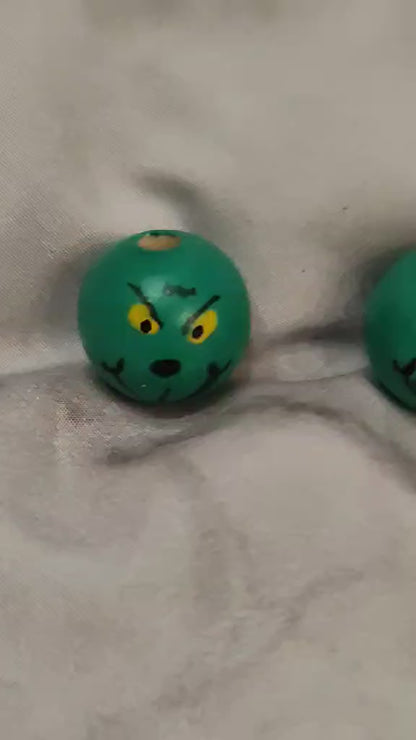 💚 3er-Set „Grinch“-Holzköpfchen – frech, grün & mit Grinsemiene