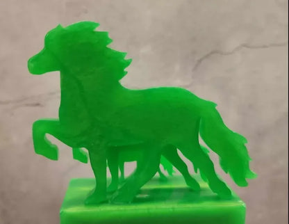Icelandic horses in vibrant green – compact on a pedestal