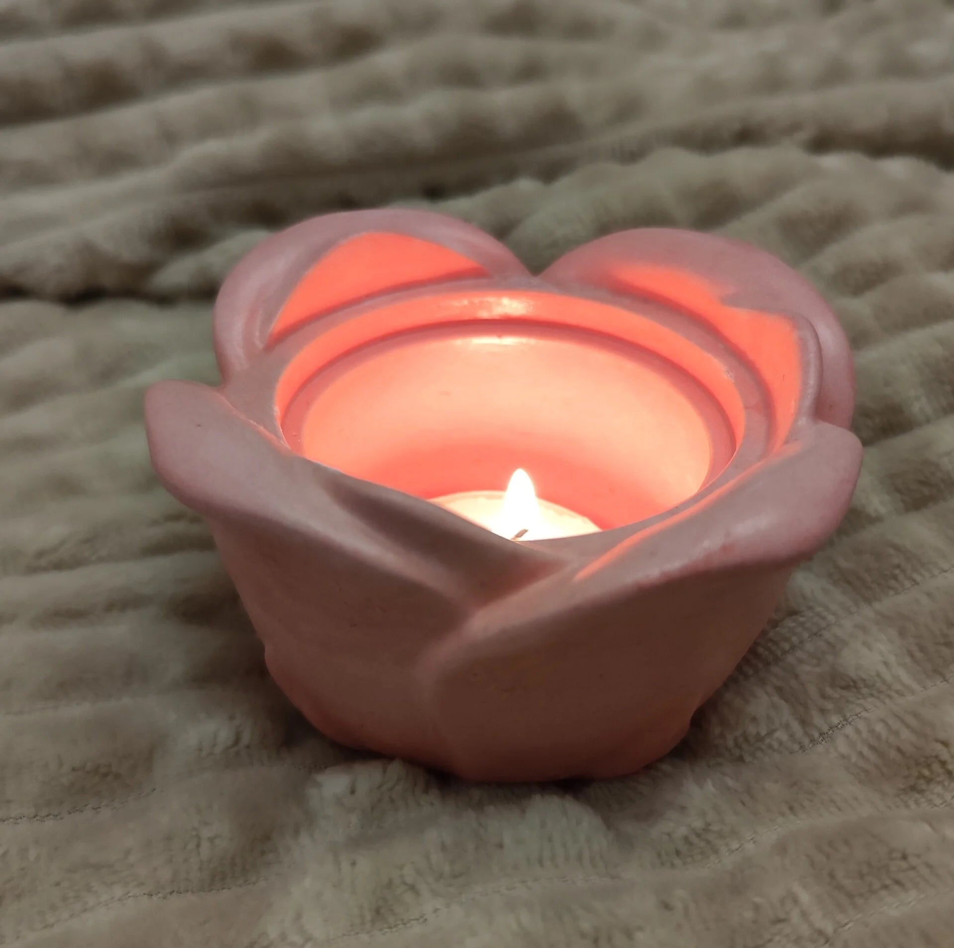 🌹 Two-piece rose bowl with lid — orange-transparent epoxy resin