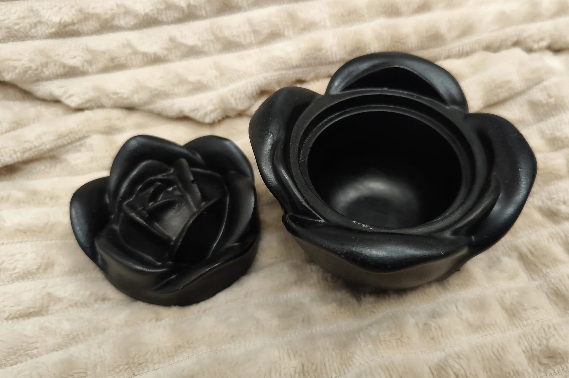 🌹 Two-piece rose bowl with lid — orange-transparent epoxy resin