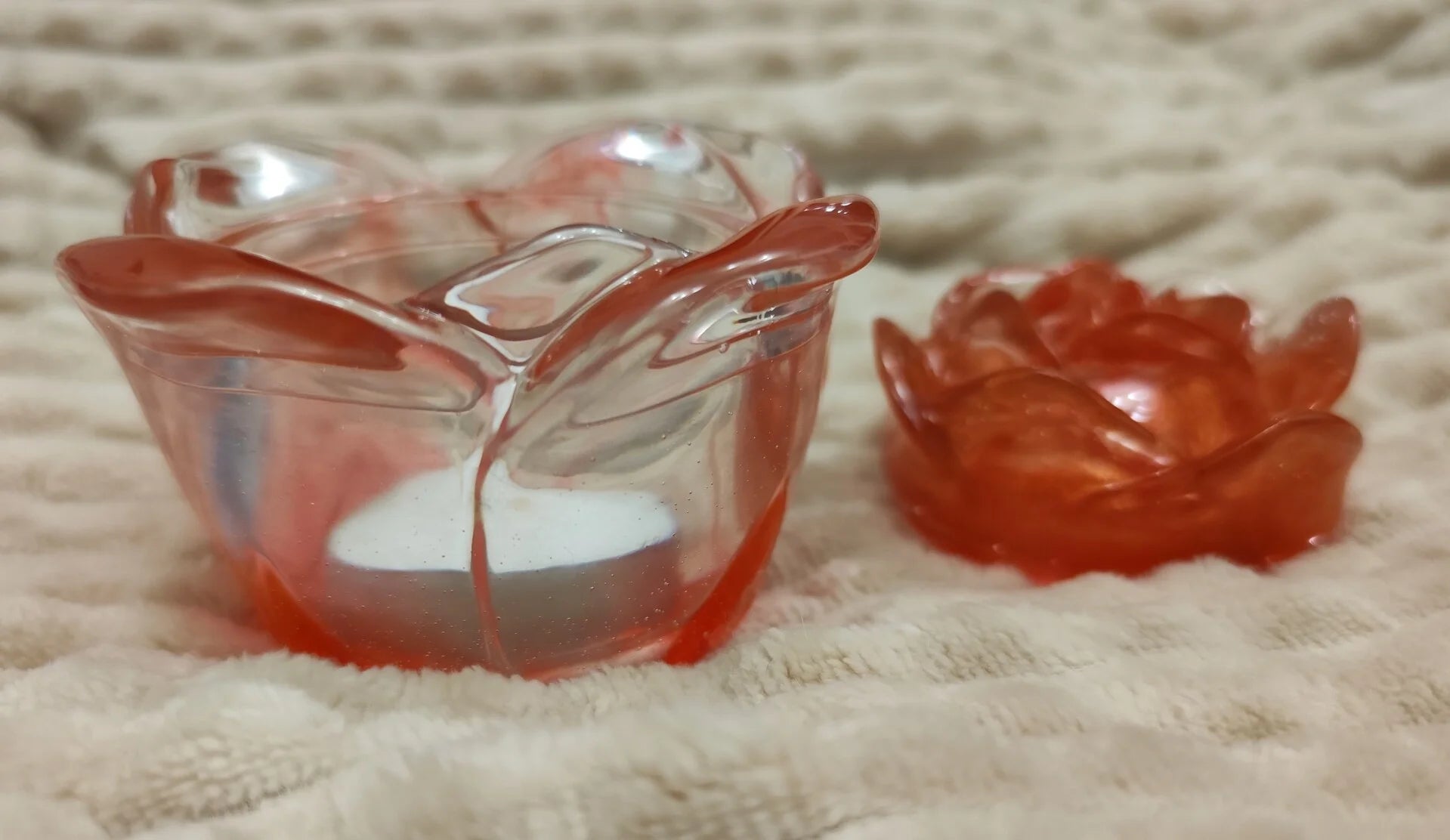 🌹 Two-piece rose bowl with lid — orange-transparent epoxy resin