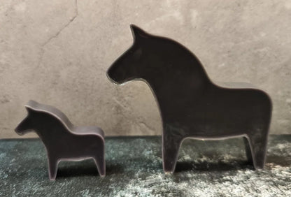 Dala horse made of epoxy resin – handmade decorative figure in Scandinavian style