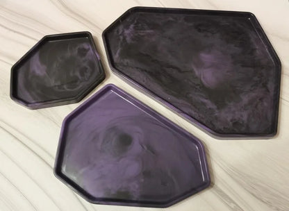 Polygonal coasters – stylish unique pieces made of black and purple epoxy resin