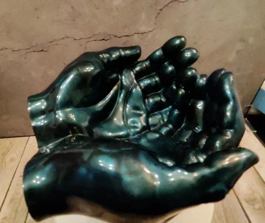 🖐️ Decorative hand-shaped bowl – black-blue shimmering &amp; handmade