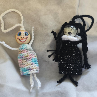 🖤💗 Sorgenwürmchen-Duo „Wednesday & Enid“ – Gegensätze, die sich ergänzen