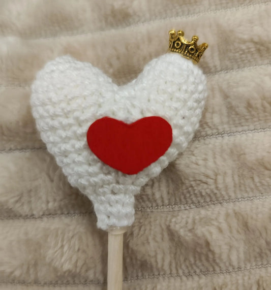 Ob Mama, Freundin oder du selbst – dieses violette Herz mit Krönchen ist ein liebevolles Statement. Handgemacht & einzigartig.